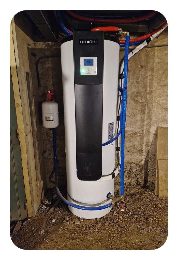 Photo d'installation d'un chauffe-eau thermodynamique par Réverclim